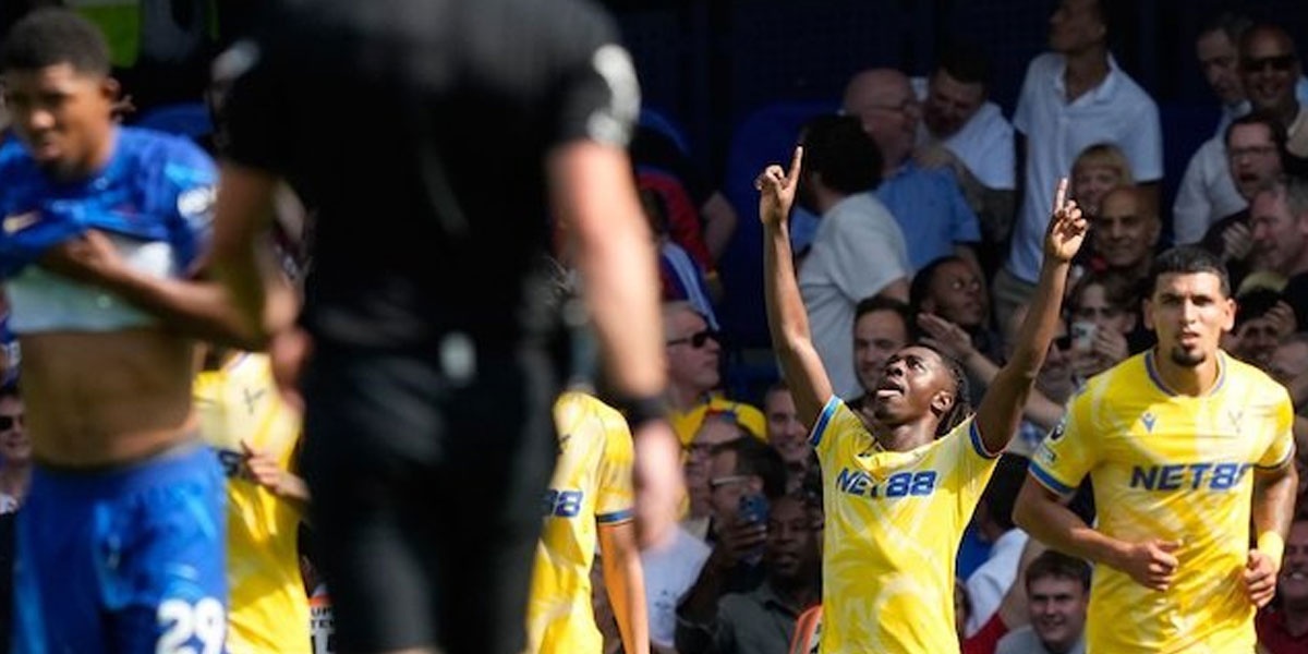 Momen-Krusial-Eze-Sebagai-Titik-Berat-Serangan-Crystal-Palace