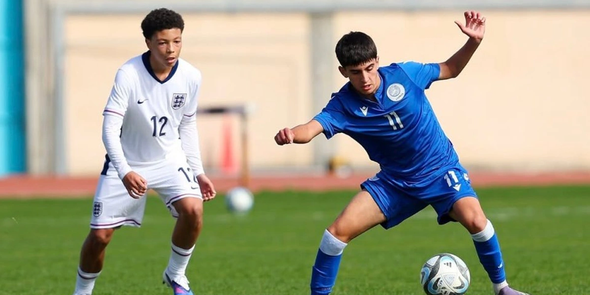 Putra Thiago Silva, Iago, Melakukan Debutnya di Timnas Inggris U15 dan Menang Atas Siprus